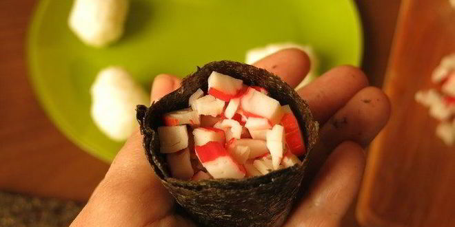 Рецепт суш, запеченных со спайси соусом с крабовыми палочками