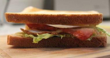 Рецепт Клаба-сэндвича с беконом, яйцом и сыром