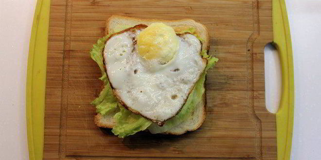 Рецепт клаба-сэндвича с беконом, яйцом и сыром