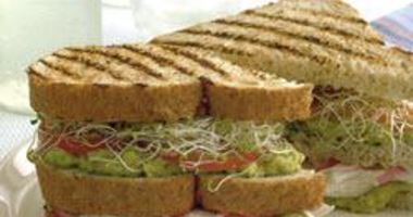 Рецепт Клаба сэндвич с курицей, авокадо и люцерной