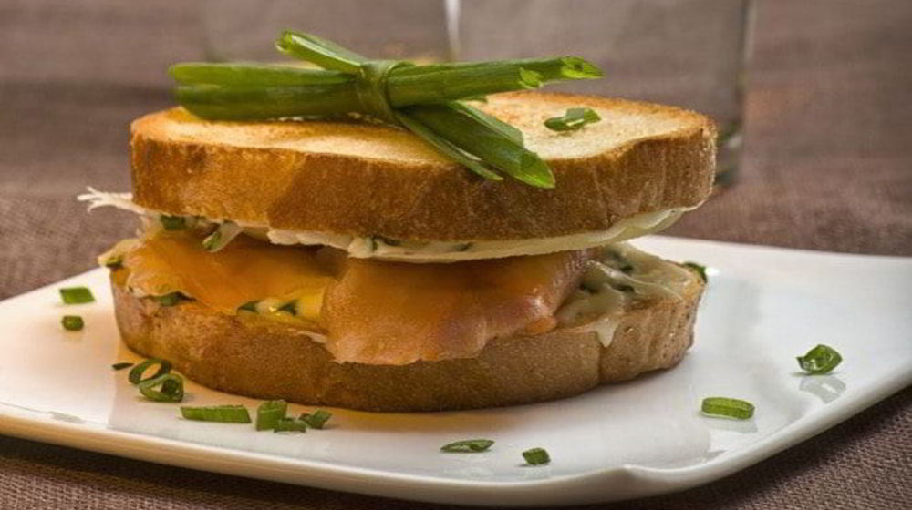 Как приготовить сэндвич с красной рыбой и сыром филадельфия