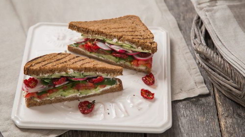 Как приготовить сэндвич с овощами и сливочным сыром