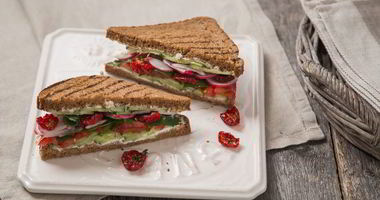 Рецепт Сэндвича с овощами и сливочным сыром