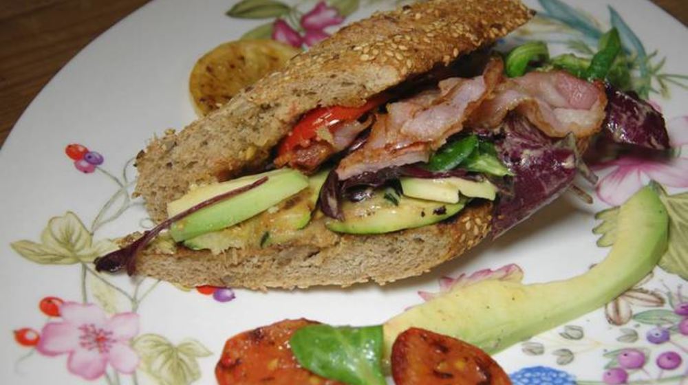 Как приготовить сэндвич с цукини, помидорами и авокадо