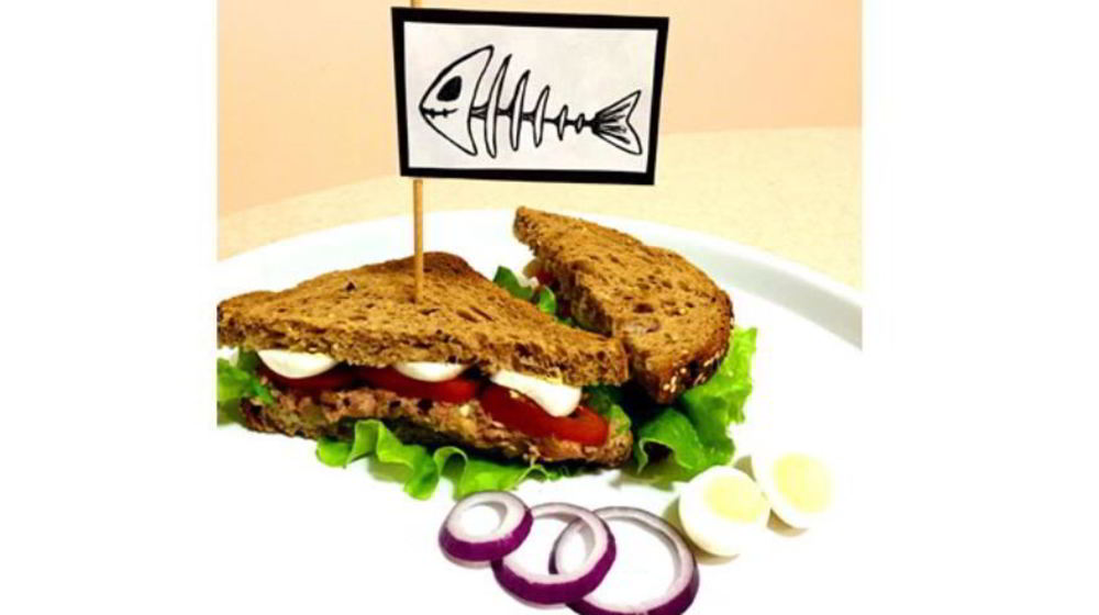 Как приготовить сэндвич с тунцом и перепелиным яйцом