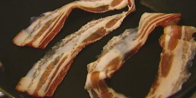 Рецепт сэндвича с жареными помидорами, беконом и горчичным соусом