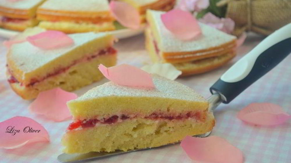 Как приготовить сэндвича викторию с клубничныма джемома и сливочныма кремома