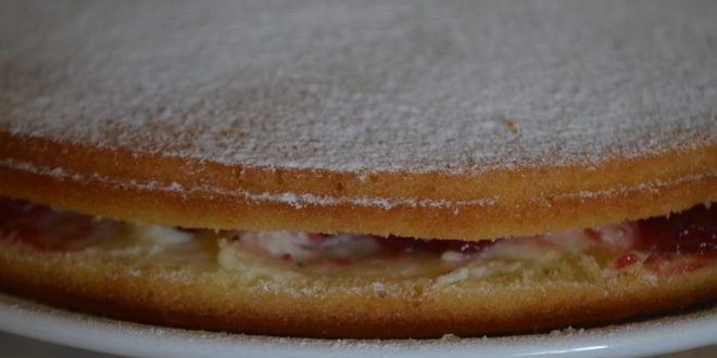 Рецепт сэндвича виктории с клубничныма джемома и сливочныма кремома