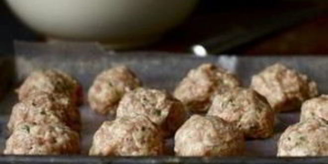 Рецепт сэндвичей с фрикадельками, сыром и луком