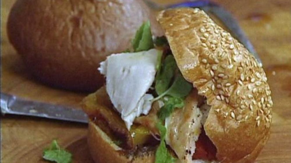 Как приготовить сэндвичи с курицей, помидорами и перцем