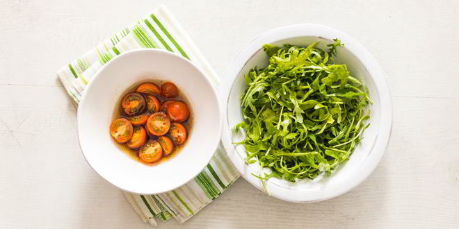 Рецепт тарталетки со сливочным сыром с помидорами, цуккини и рукколой