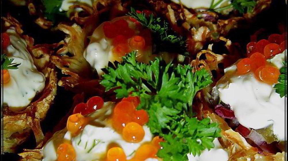 Как приготовить тарталетки картофельные с селедкой и икрой