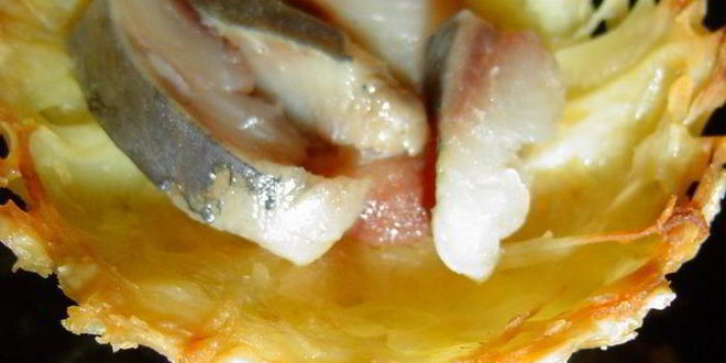 Рецепт тарталеток картофельных с селедкой и икрой