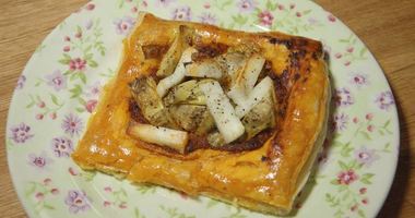 Рецепт Тарталеток с козьим сыром, артишоками и соусом песто