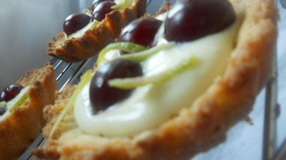 Как приготовить тарталетки с лаймовым маскарпоне и ромовой вишней