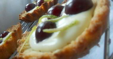 Рецепт Тарталеток с лаймовым маскарпоне и ромовой вишней