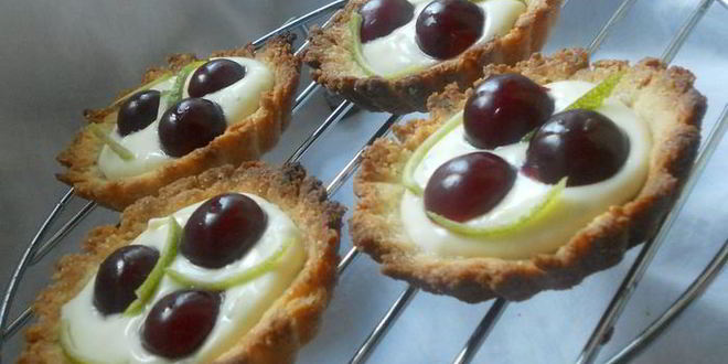 Рецепт тарталеток с лаймовым маскарпоне и ромовой вишней