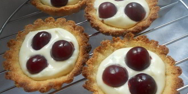 Рецепт тарталеток с лаймовым маскарпоне и ромовой вишней