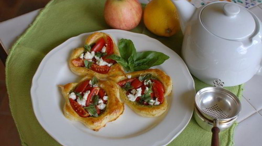Как приготовить тарталетки с помидорами и соусом песто