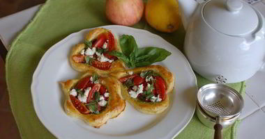 Рецепт Тарталеток с помидорами и соусом песто
