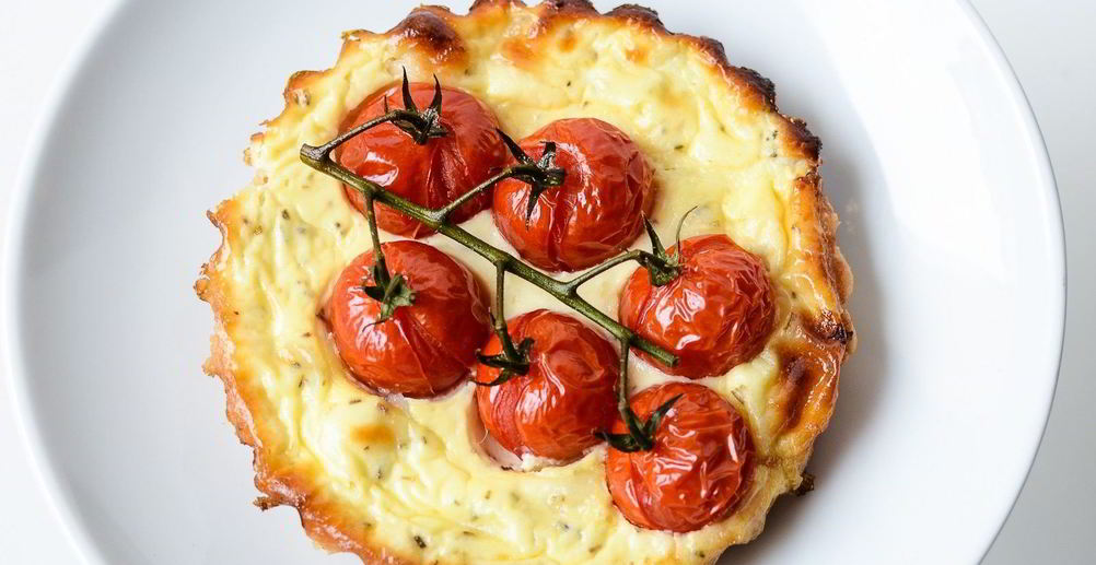 Рецепт тарталетки с козьим сыром, артишоками и соусом песто