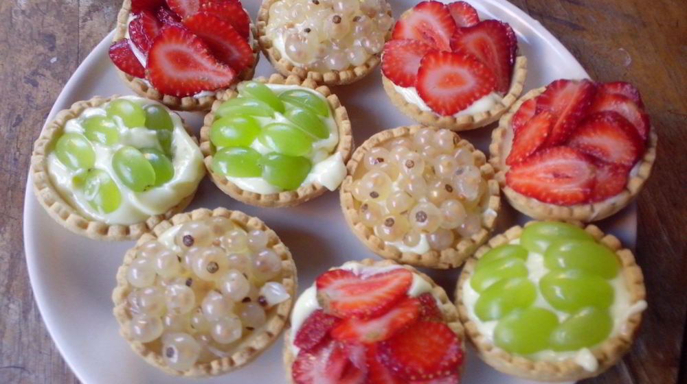 Как приготовить тарталетки со сладким кремом и ягодами