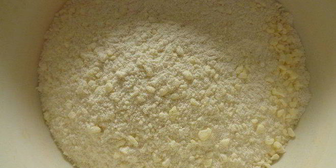 Рецепт грушевого тарта под миндально-ванильным кремом