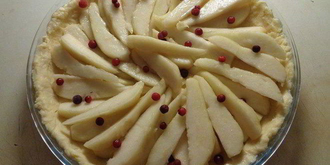 Рецепт грушевого тарта под миндально-ванильным кремом