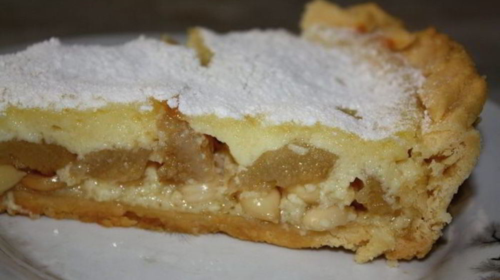 Как приготовить грушевый тарт с заварным кремом и абрикосовыми косточками