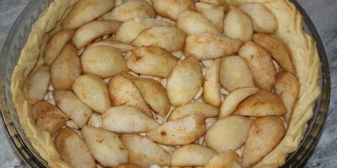 Рецепт грушевого тарта с заварным кремом и абрикосовыми косточками