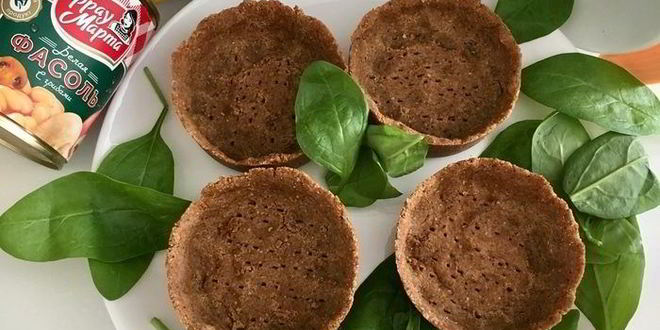 Рецепт мини-тартов с салатом из индейки и овощей