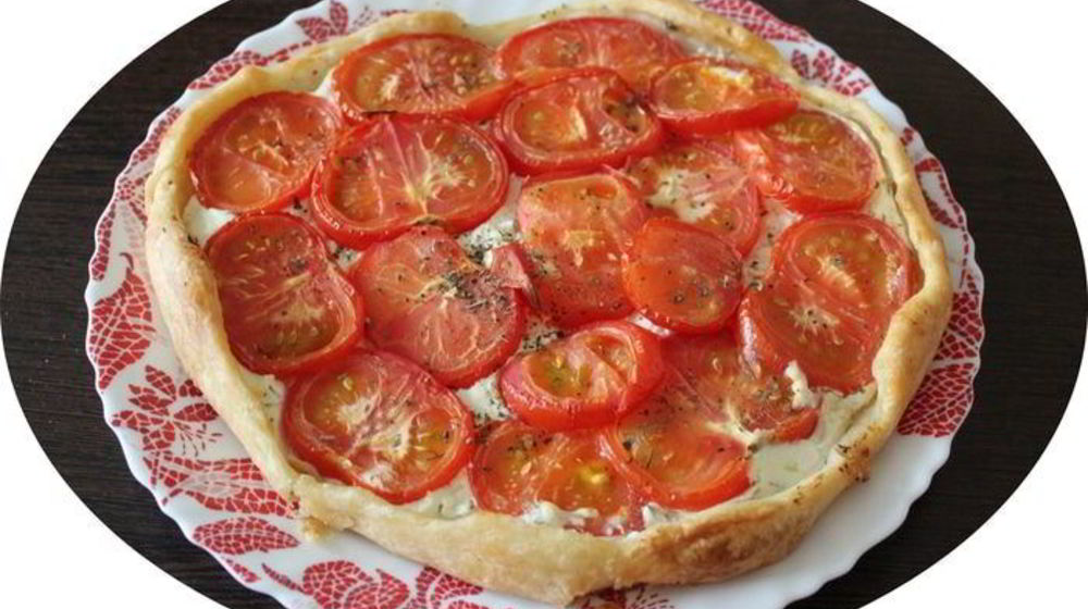 Как приготовить тарт из слоеного теста с творогом и томатами