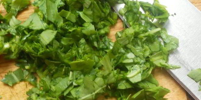 Рецепт тарта с ежевикой, ревенем и руколой