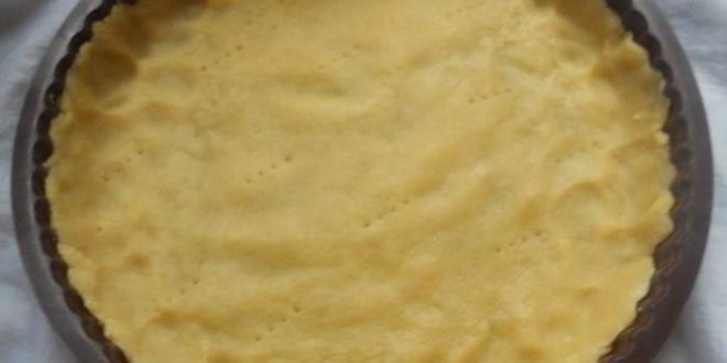 Рецепт тарта с ежевикой, ревенем и руколой