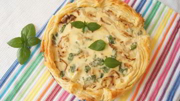 Рецепт Тарта с кабачком и базиликом на слоеном тесте