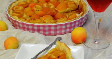 Рецепт Тарта с камамбером и абрикосами