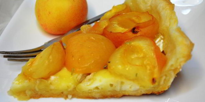 Рецепт тарта с камамбером и абрикосами
