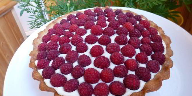 Рецепт тарта с малиной, заварным кремом и шоколадной прослойкой