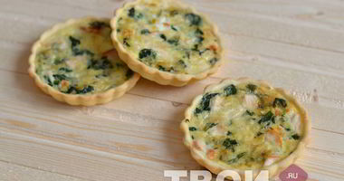Рецепт Тартов с копченой курицей и шпинатом