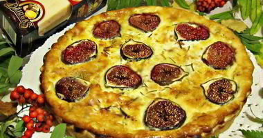 Рецепт Закусочного тарта с сыром Джюгас и инжиром