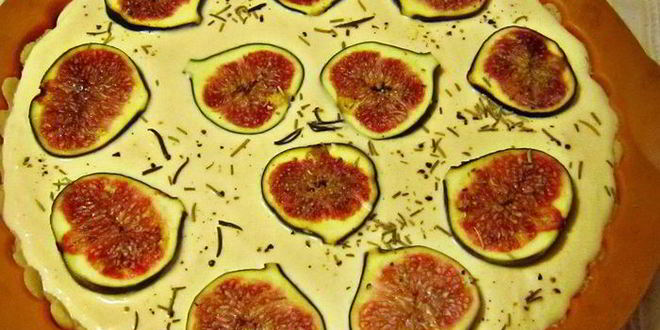 Рецепт закусочного тарта с сыром джюгас и инжиром