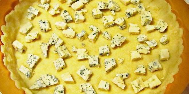 Рецепт закусочного тарта с сыром джюгас и инжиром