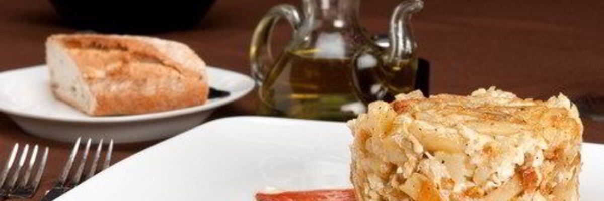 Рецепт Тортильи по-испански с молодым картофелем, копченой ветчиной и перцами