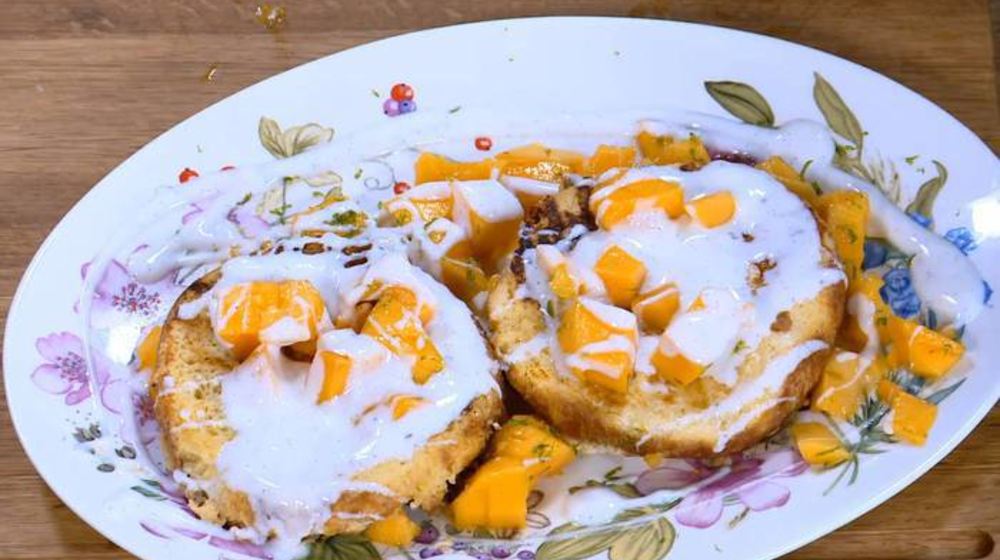 Как приготовить французские тосты с ванильным йогуртом и манго