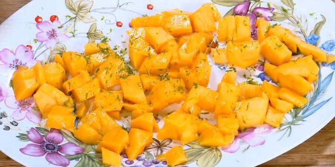 Рецепт французских тостов с ванильным йогуртом и манго