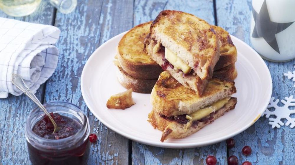 Как приготовить горячий тост с камамбером