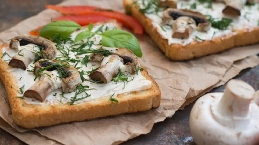 Как приготовить хрустящие тосты с грибами