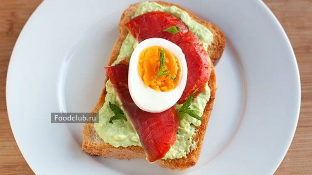 Как приготовить тост с авокадо и копченой неркой
