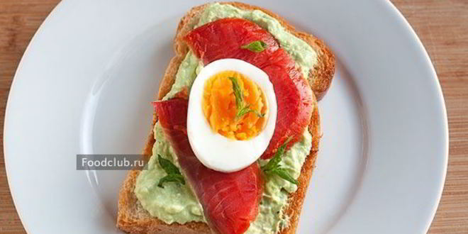 Рецепт тоста с авокадо и копченой неркой