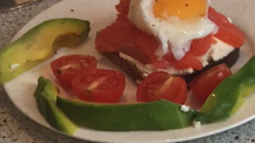 Как приготовить тост с семгой и яйцом-пашот